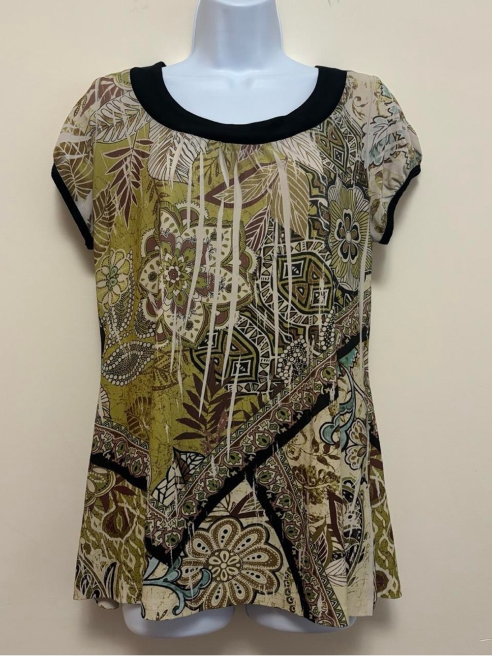 Kim Rogers Olive Green Floral Print Short-Sleeve Top with Black Trim